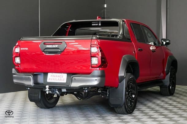 2024 Toyota Hilux 4x4 Rogue image 4