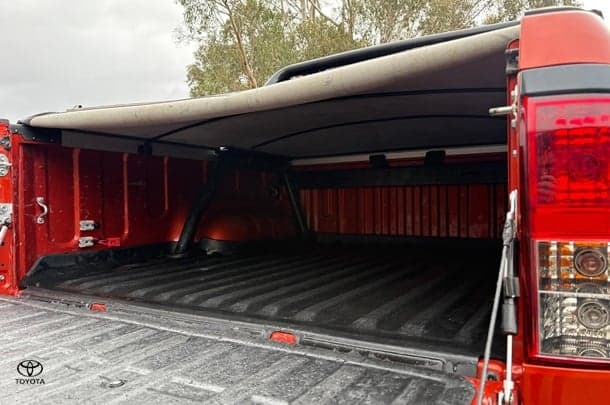 2018 Toyota HILUX Rugged X image 16