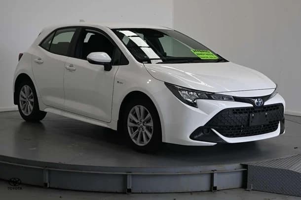 2024 Toyota Corolla Hatch Hybrid Ascent Sport image 3