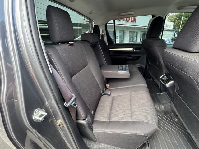 2022 Toyota Hilux SR5 image 18