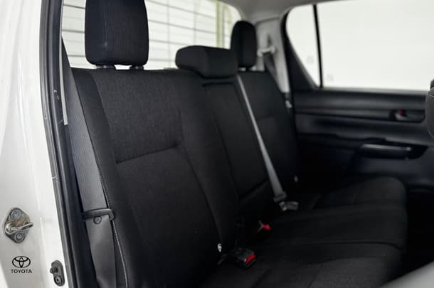 2020 Toyota Hilux SR image 31