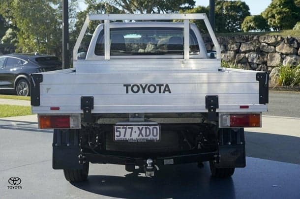 2017 Toyota HILUX SR image 5