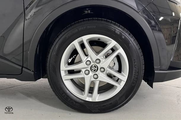 2023 Toyota C-HR GXL AWD image 5
