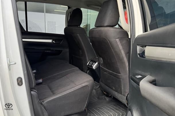2020 Toyota Hilux SR5 image 20