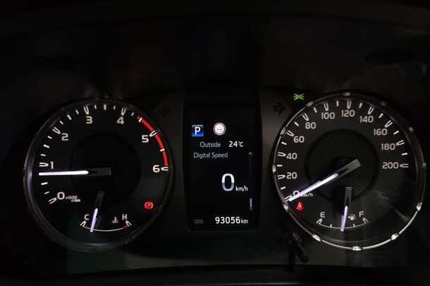 2021 Toyota Hilux SR image 15