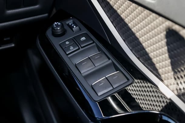 2022 Toyota C-HR Hybrid Koba 2WD image 14