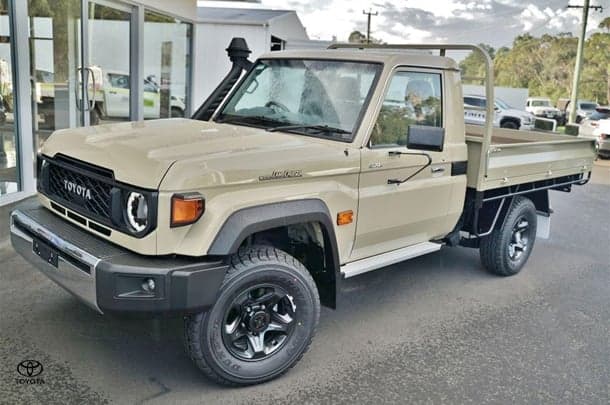 2025 Toyota LC Military GXL image 15