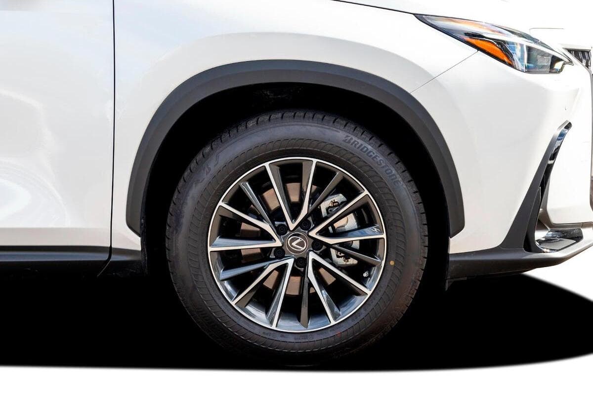 2025 Lexus NX NX350h Luxury Auto eFour image 8