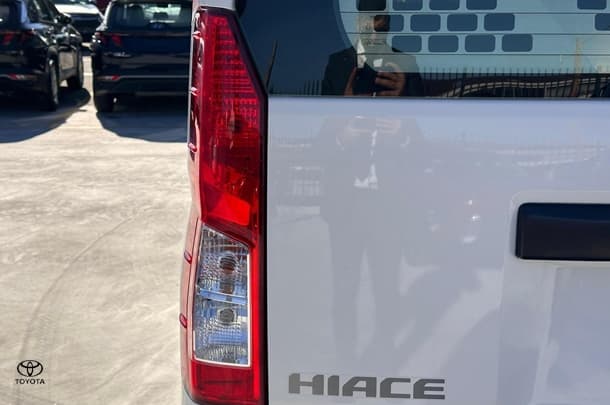 2021 Toyota HiAce LWB image 9