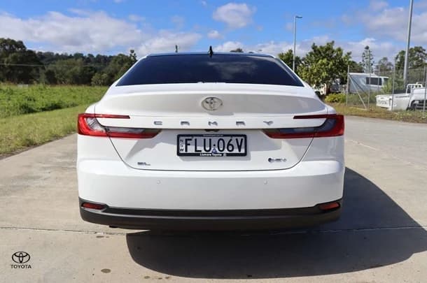 2024 Toyota Camry Hybrid SL image 3