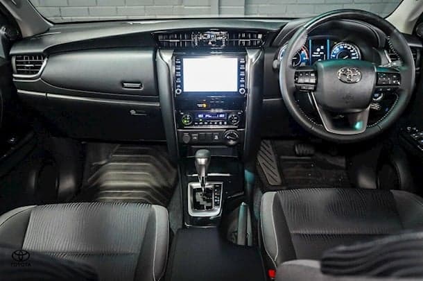 2025 Toyota Fortuner GXL image 13