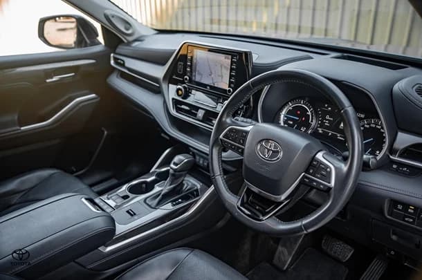 2022 Toyota KLUGER HYBRID AWD GRANDE image 16