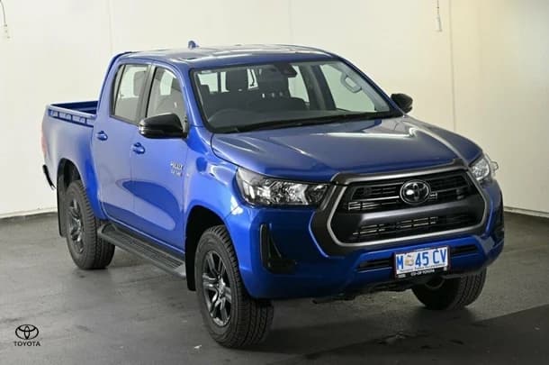 2023 Toyota Hilux SR image 4