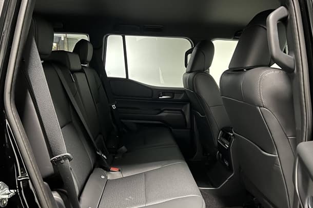 2025 Toyota Prado GXL image 11