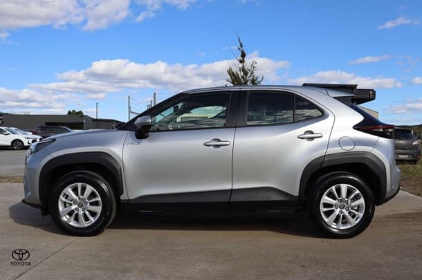 2022 Toyota Yaris Cross Hybrid GX image 8