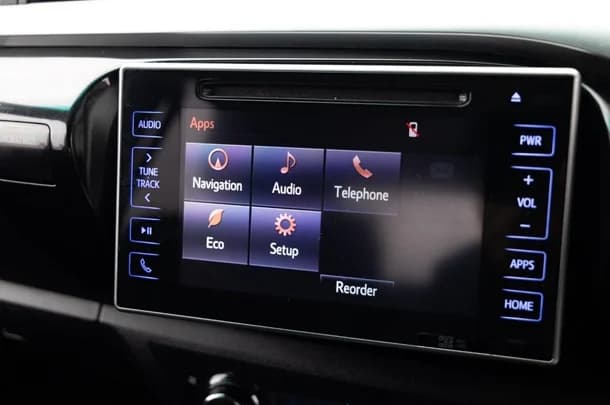 2018 Toyota Hilux 4x4 SR5 image 12