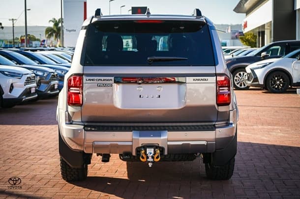 2024 Toyota Prado Kakadu image 7