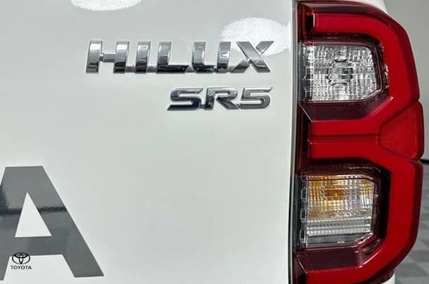2023 Toyota Hilux SR5 image 8