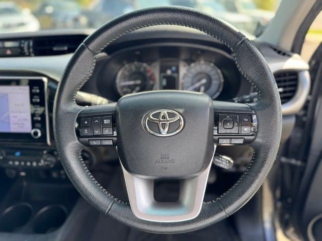 2022 Toyota Hilux SR5 image 11