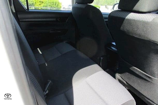 2023 Toyota Hilux 4x4 SR5 image 20