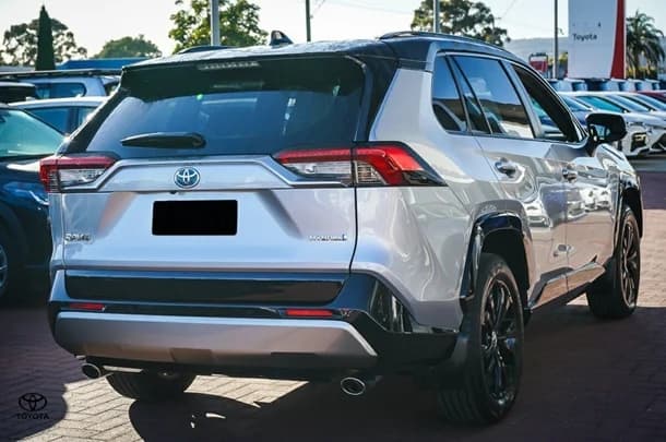 2024 Toyota RAV4 Hybrid XSE 2WD image 8