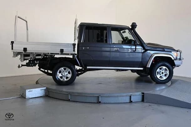 2021 Toyota LC Military GXL image 4