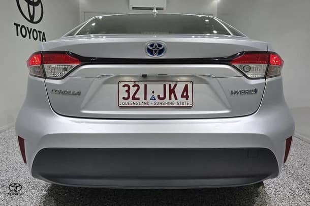 2024 Toyota COROLLA SEDAN HYBRID Ascent Sport image 4