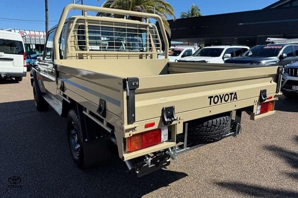 2024 Toyota LC Military GXL image 2