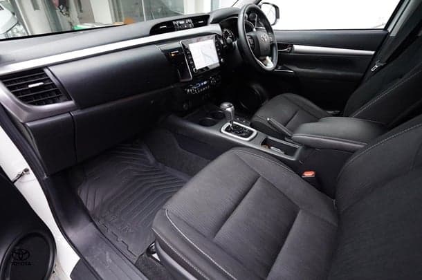 2021 Toyota Hilux 4x4 SR5 image 18