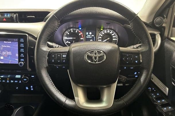 2021 Toyota Hilux SR5 image 18
