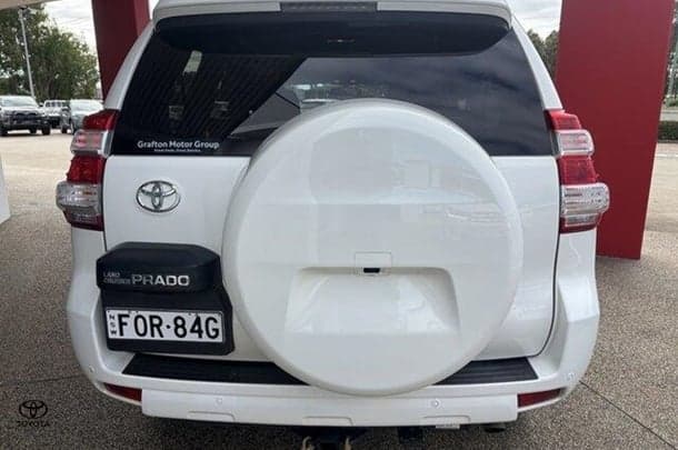 2016 Toyota Prado GXL image 3