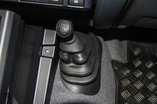 2024 Toyota LC Military GXL image 21