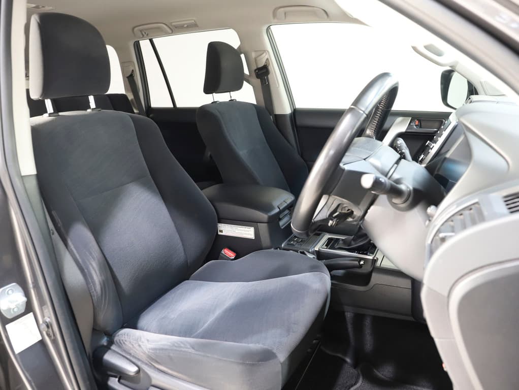 2021 Toyota Prado GXL image 23