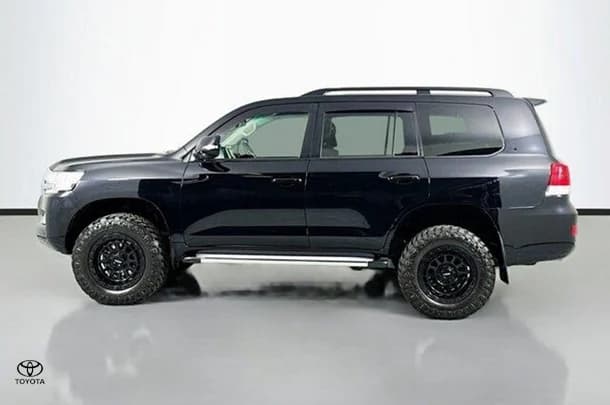 2021 Toyota LANDCRUISER GXL image 5