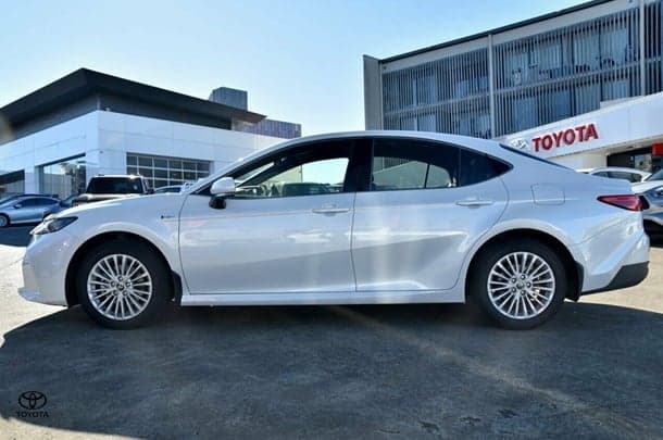 2024 Toyota Camry Hybrid Ascent image 2