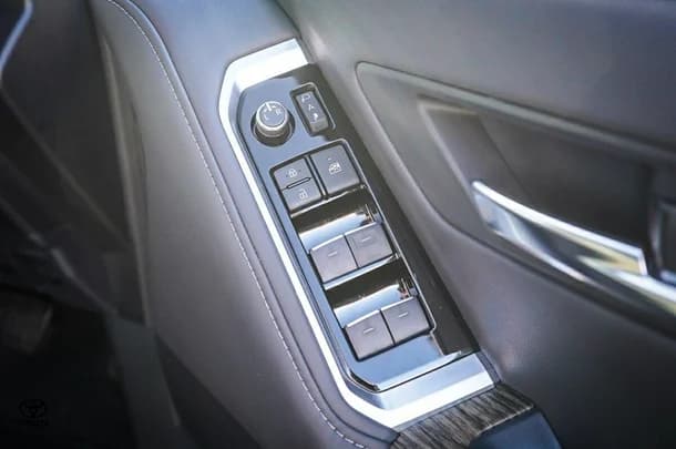 2023 Toyota Landcruiser VX image 15