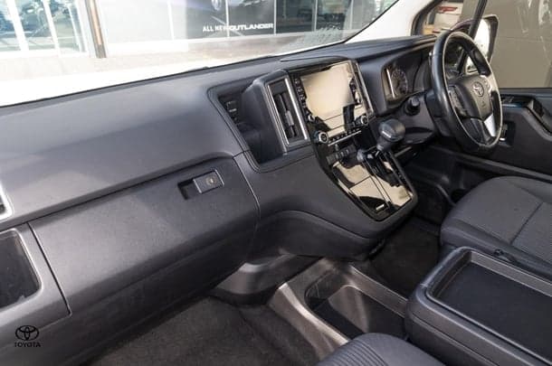 2020 Toyota Granvia Standard image 8