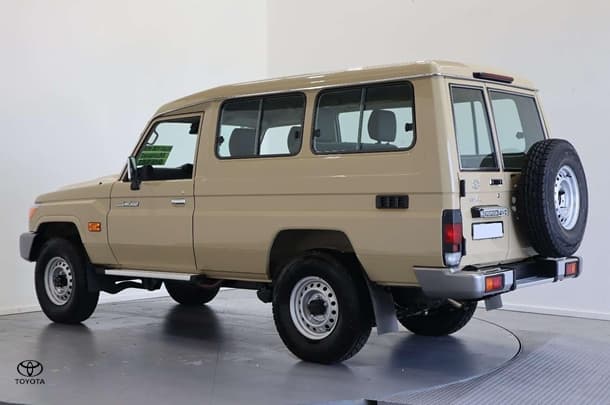 2022 Toyota LC Military GXL image 7