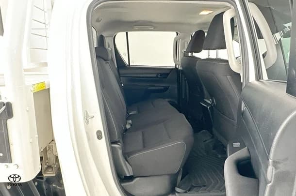 2022 Toyota Hilux SR image 13
