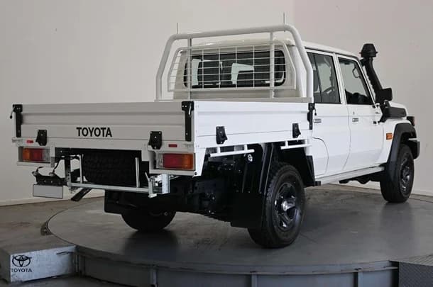 2025 Toyota LC Military GXL image 4