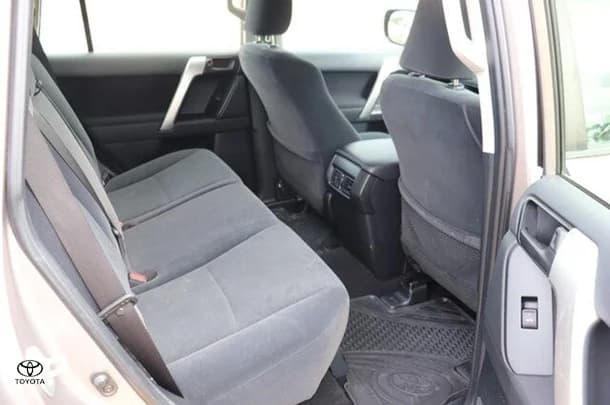 2021 Toyota Prado GX image 4