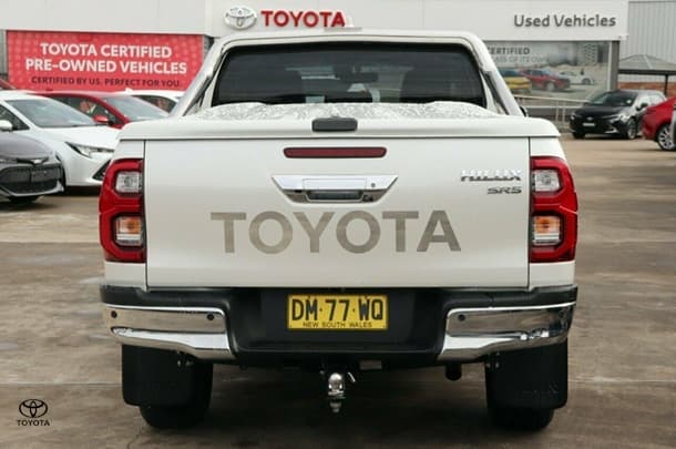 2022 Toyota Hilux 4x4 SR5 image 18