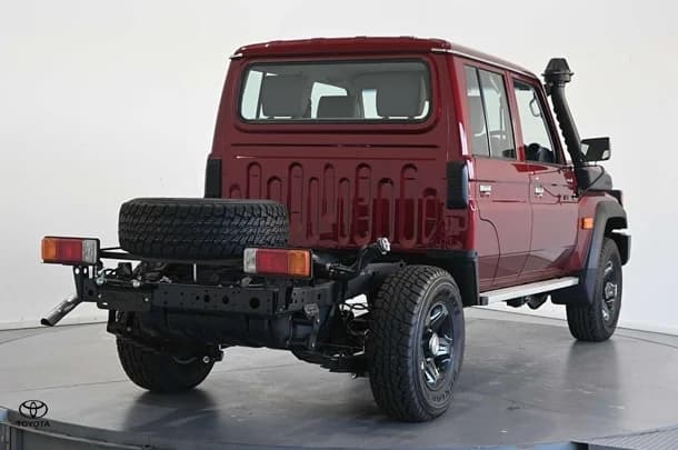 2025 Toyota LC Military GXL image 5