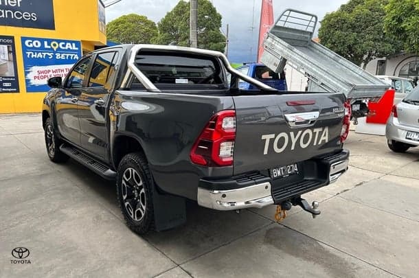 2022 Toyota Hilux 4x4 SR5 image 5