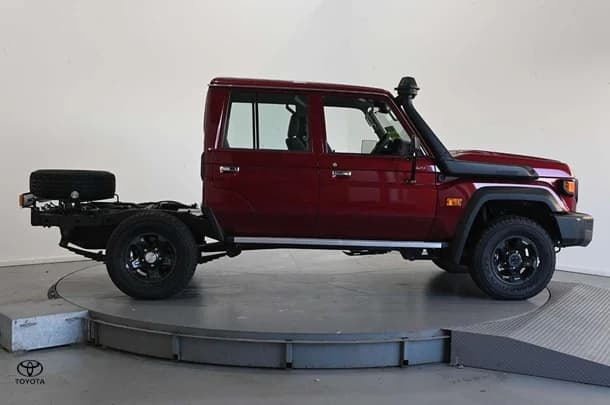 2024 Toyota LC Military GXL image 4