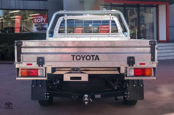 2024 TOYOTA Hilux 4x2 Workmate image 5