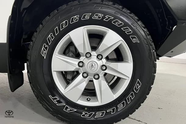 2020 Toyota Prado GX image 5