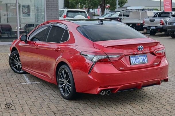 2021 Toyota Camry Hybrid SL image 2