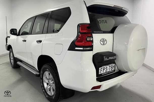 2020 Toyota Prado GX image 7