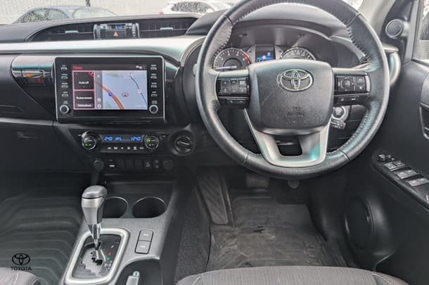 2022 Toyota Hilux SR5 image 18